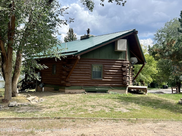 view of side of property featuring a yard