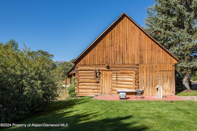 view of outbuilding featuring a lawn