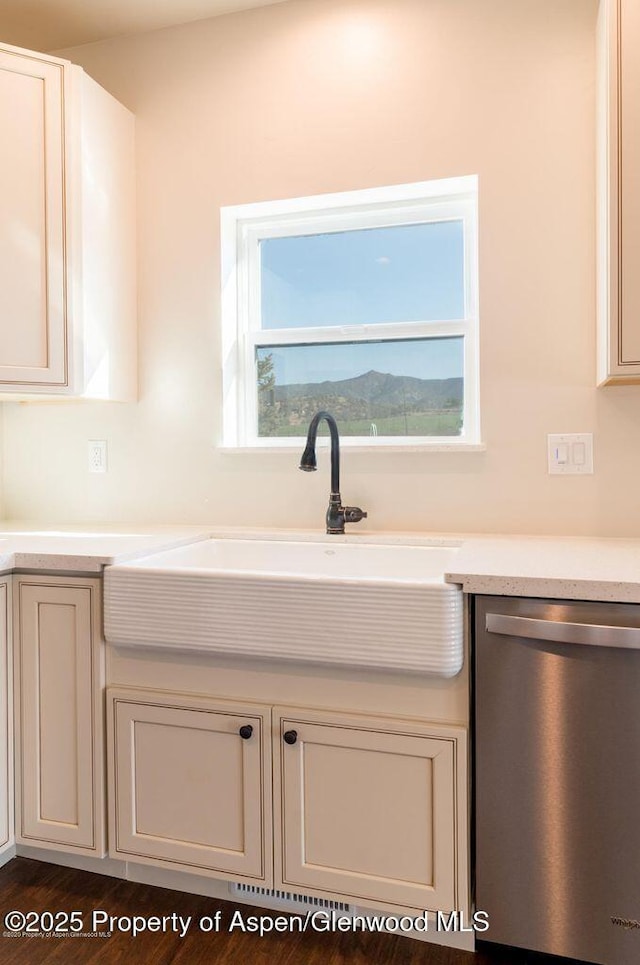 682 Eagles Nest Dr, Silt, CO 81652 - kitchen featuring dishwasher and light countertops