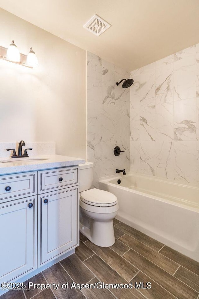 682 Eagles Nest Dr, Silt, CO 81652 - bathroom with wood finish floors, vanity, and shower / tub combination