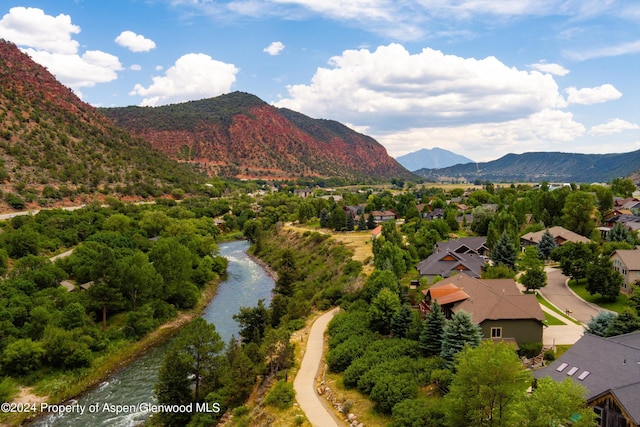 bird's eye view with a mountain view