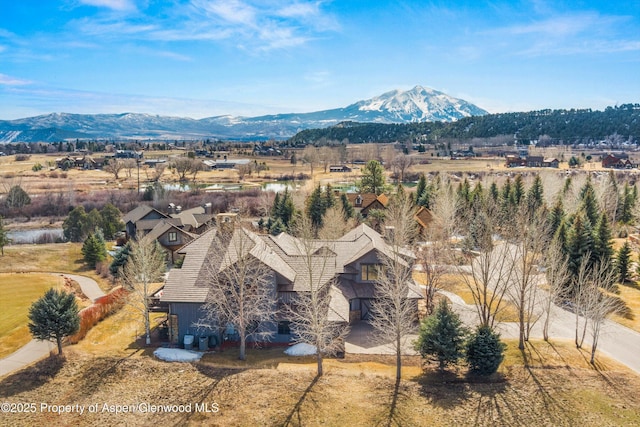 bird's eye view with a mountain view