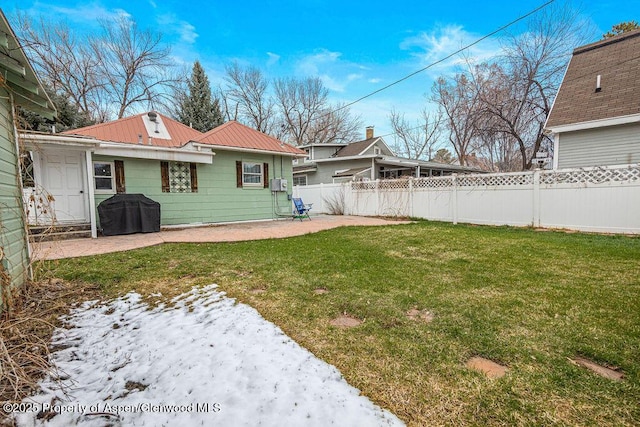 view of yard featuring fence and a patio area