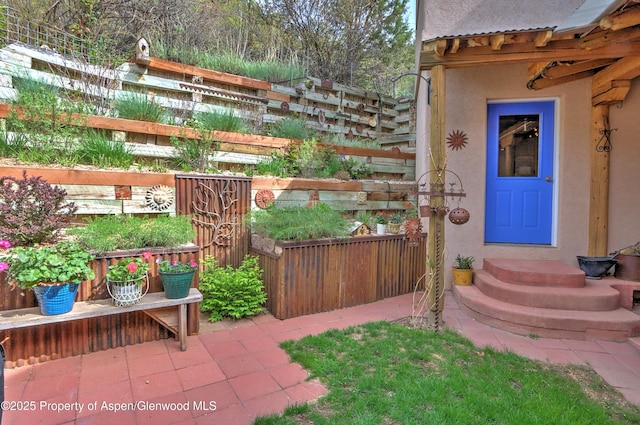 48 Creekside Ct, Glenwood Springs, CO 81601 - doorway to property featuring stucco siding and fence