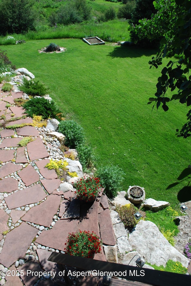 view of yard featuring a fire pit