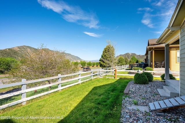 view of yard featuring a mountain view and a view of countryside