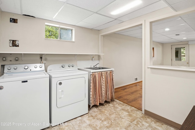 912 Red Mountain Dr, Glenwood Springs, CO 81601 - laundry room featuring washing machine and dryer, healthy amount of natural light, recessed lighting, and bar area