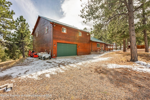 view of front facade featuring a garage