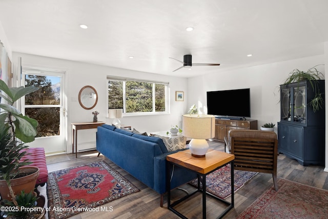 living area with a healthy amount of sunlight, a ceiling fan, wood finished floors, and recessed lighting