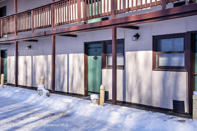 11101 County Road 117 Unit B4, Glenwood Springs, CO 81601 - view of snow covered patio