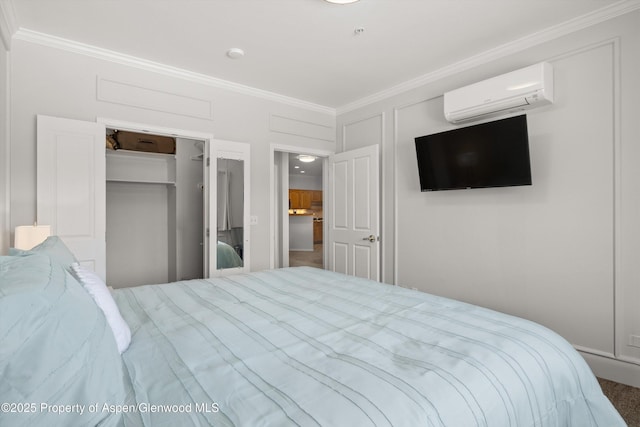 unfurnished bedroom featuring ornamental molding, a wall mounted air conditioner, and a closet