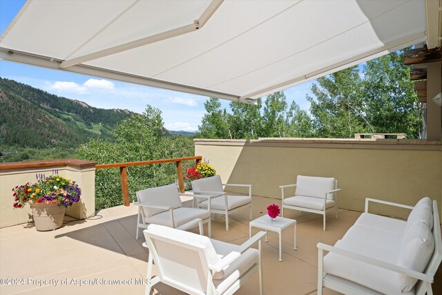 250 Mountain Laurel Dr Unit B, Aspen, CO 81611 - view of patio with outdoor lounge area
