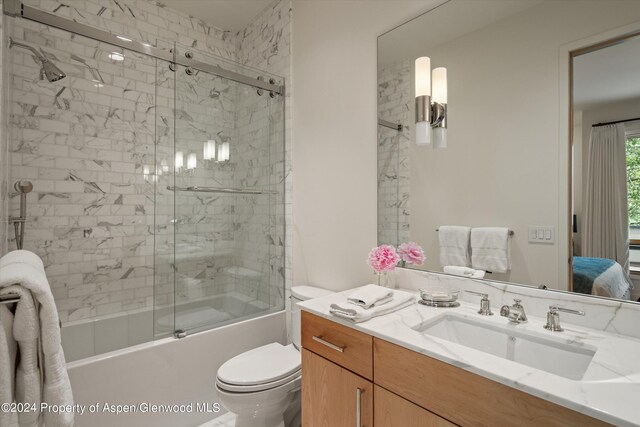 250 Mountain Laurel Dr Unit B, Aspen, CO 81611 - ensuite bathroom with vanity, toilet, and enclosed tub / shower combo