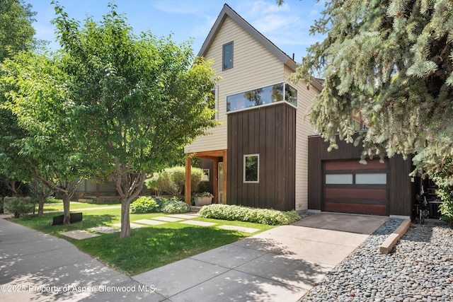 939 E Cooper Ave, Aspen, CO 81611 - view of front of house with driveway and a front yard