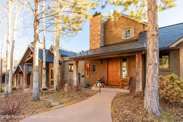 view of front of property featuring a porch