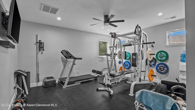 workout room with recessed lighting, visible vents, baseboards, and a ceiling fan