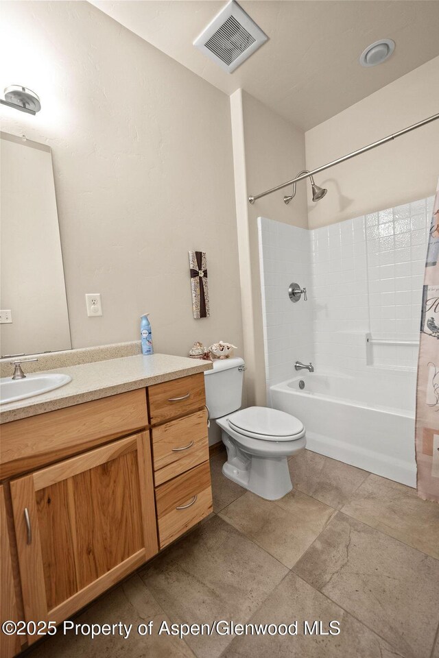 bathroom featuring toilet, vanity, and shower / tub combo with curtain