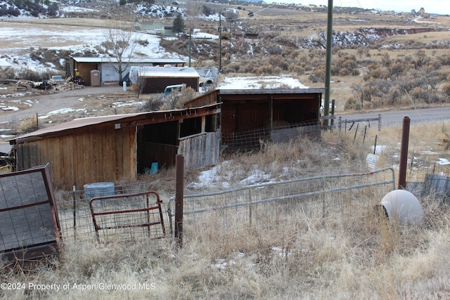 view of yard with a rural view and an outdoor structure