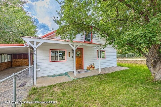 view of front of property with a carport and a front yard