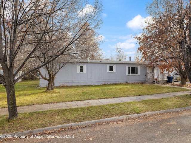 view of side of property featuring a lawn