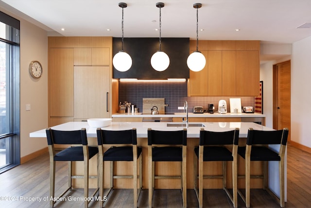 77 Wood Rd Unit 506, Snowmass Village, CO 81615 - kitchen with modern cabinets, light wood finished floors, and backsplash