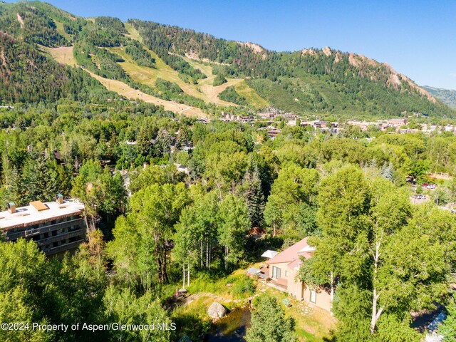 bird's eye view featuring a mountain view