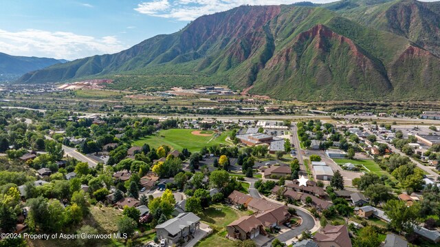 birds eye view of property featuring a mountain view