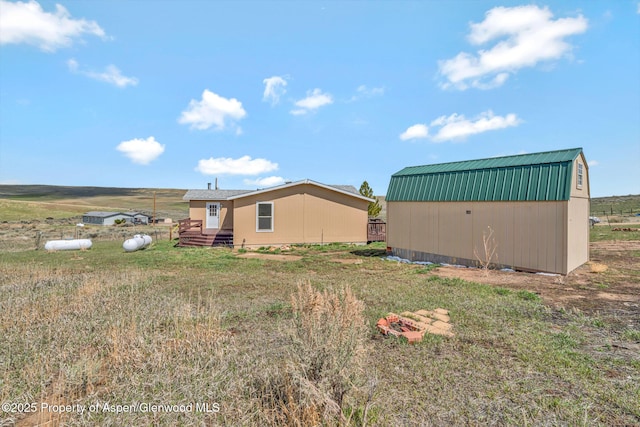 view of yard with an outdoor structure and a shed