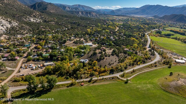 birds eye view of property featuring a mountain view