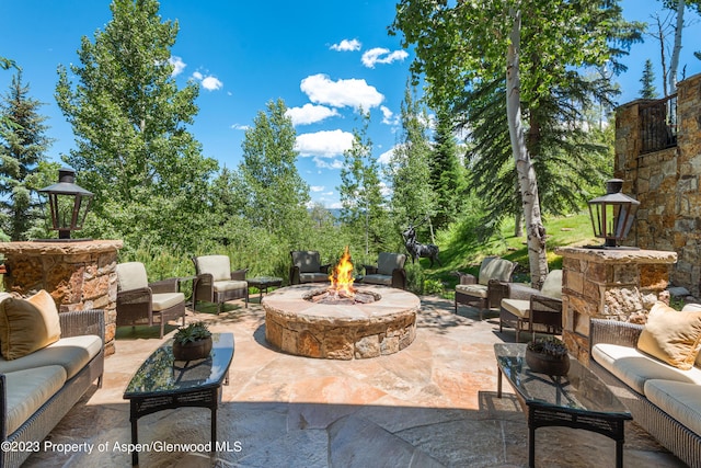 view of patio featuring an outdoor living space with a fire pit