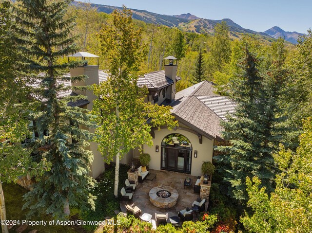 birds eye view of property featuring a mountain view