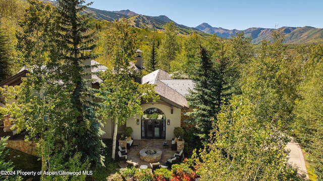 birds eye view of property featuring a mountain view