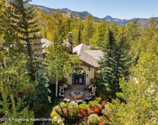 drone / aerial view featuring a mountain view