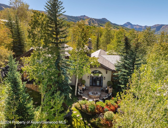 bird's eye view with a mountain view