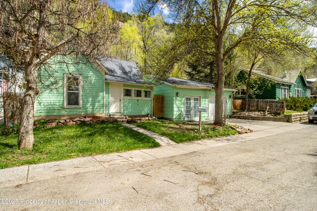 824 Lincoln Ave, Glenwood Springs, CO 81601 - single story home with concrete driveway, fence, a front yard, entry steps, and a garage
