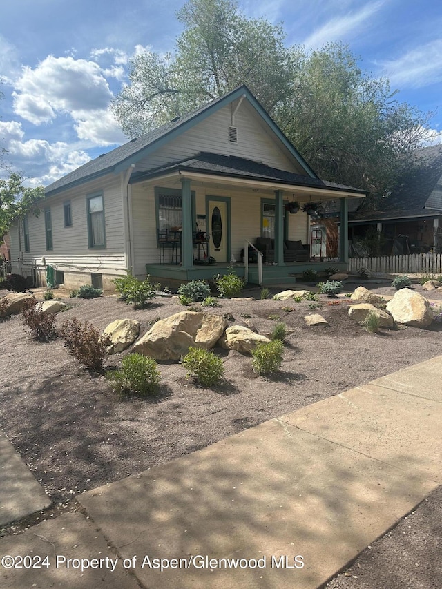 view of front of property featuring a porch