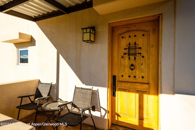 property entrance with covered porch