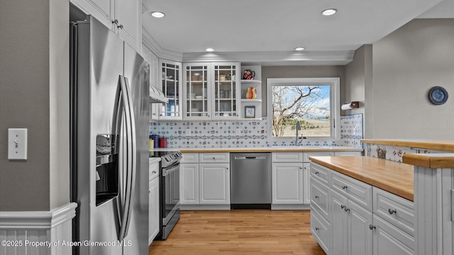 3 Red Wing Ln, Carbondale, CO 81623 - kitchen featuring a sink, stainless steel appliances, tasteful backsplash, white cabinetry, and light wood-style floors