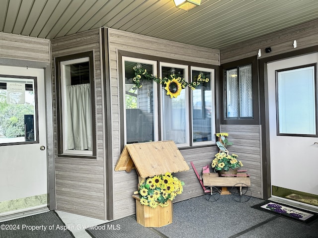 entrance to property featuring a porch