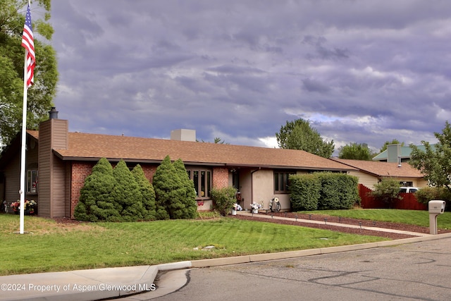 ranch-style home featuring a front yard