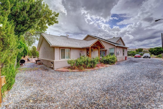 view of front of property