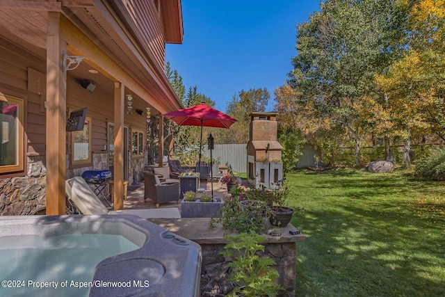 view of yard featuring a patio area