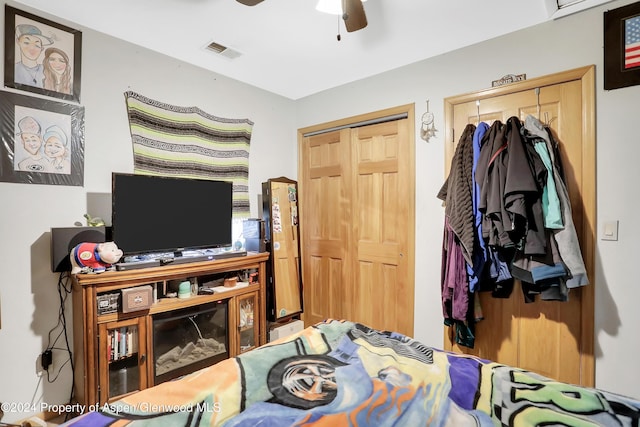 bedroom with ceiling fan