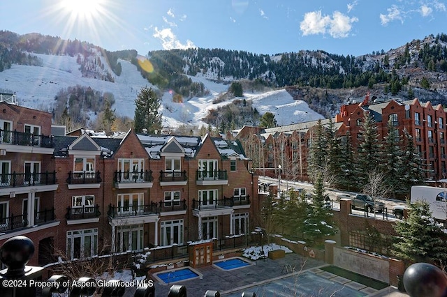 snowy aerial view featuring a mountain view