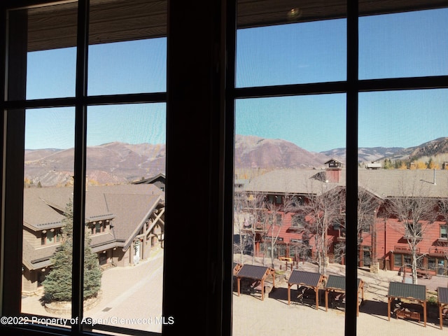 room details featuring a mountain view