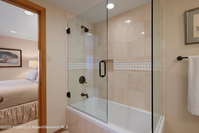 bathroom featuring tiled shower / bath combo, ensuite bath, and recessed lighting