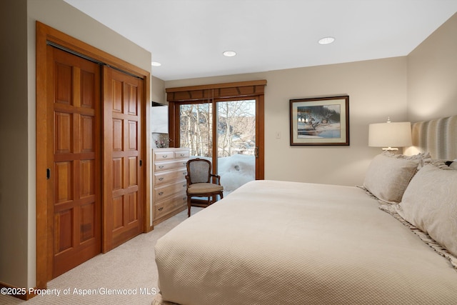 bedroom with access to exterior, recessed lighting, a closet, and light carpet