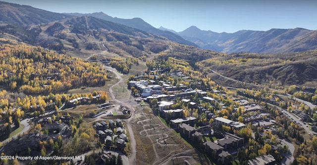 bird's eye view with a mountain view