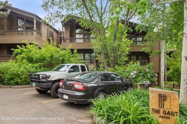 610 S W End St Unit J204, Aspen, CO 81611 - view of uncovered parking lot