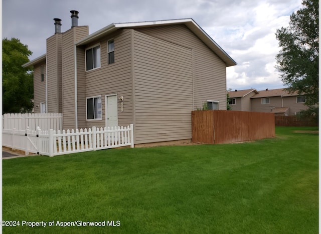 view of side of property featuring a yard